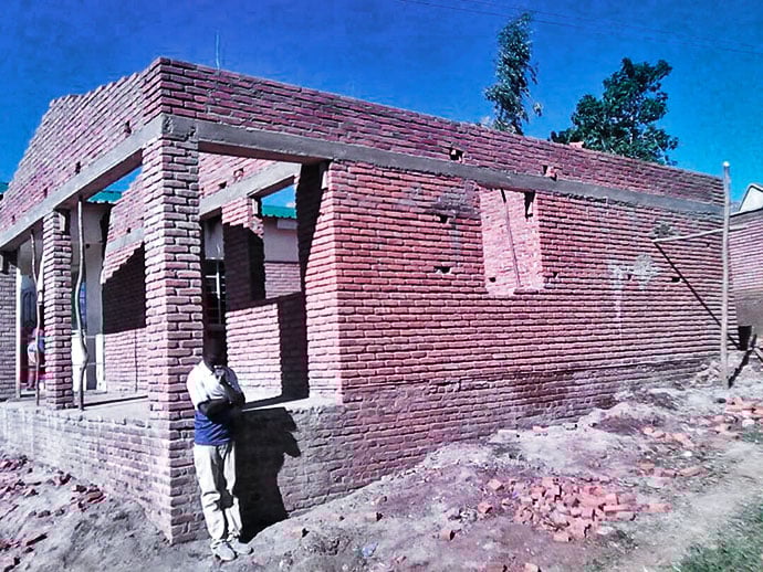 Foto costruzione aula asilo in Malawi